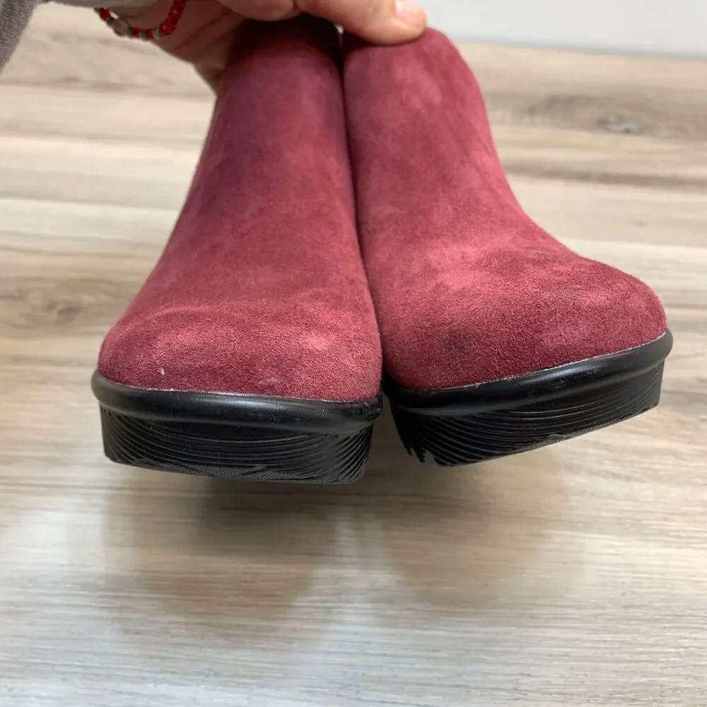 Skechers Parallel‎ Ditto  Burgundy Size 6 Wedge Bootie Suede Comfort Cushioned